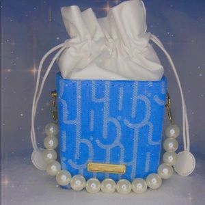 “Flair & Square” Bucket Bags w/ crossbody straps